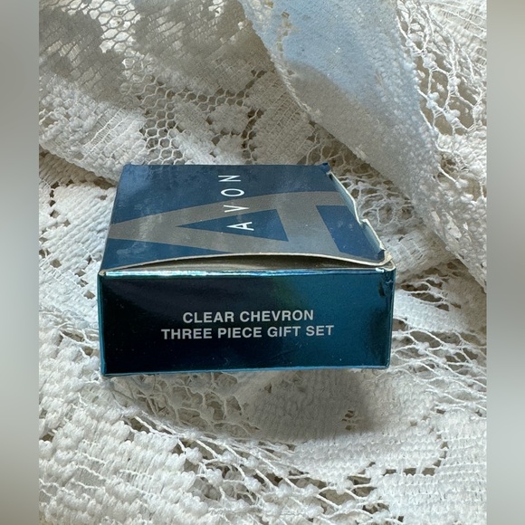 Avon 2008 Clear Chevron Two Piece Set - Picture 6 of 6